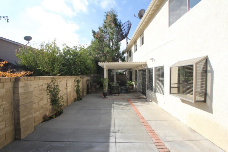 5 Bedroom Valencia Home For Sale! (Via Irana) Team House Real Estate