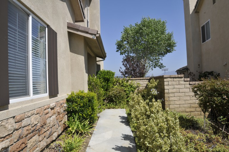 Stunning 3 Bedroom Home For Sale in Valencia! (Mariposa) Team House