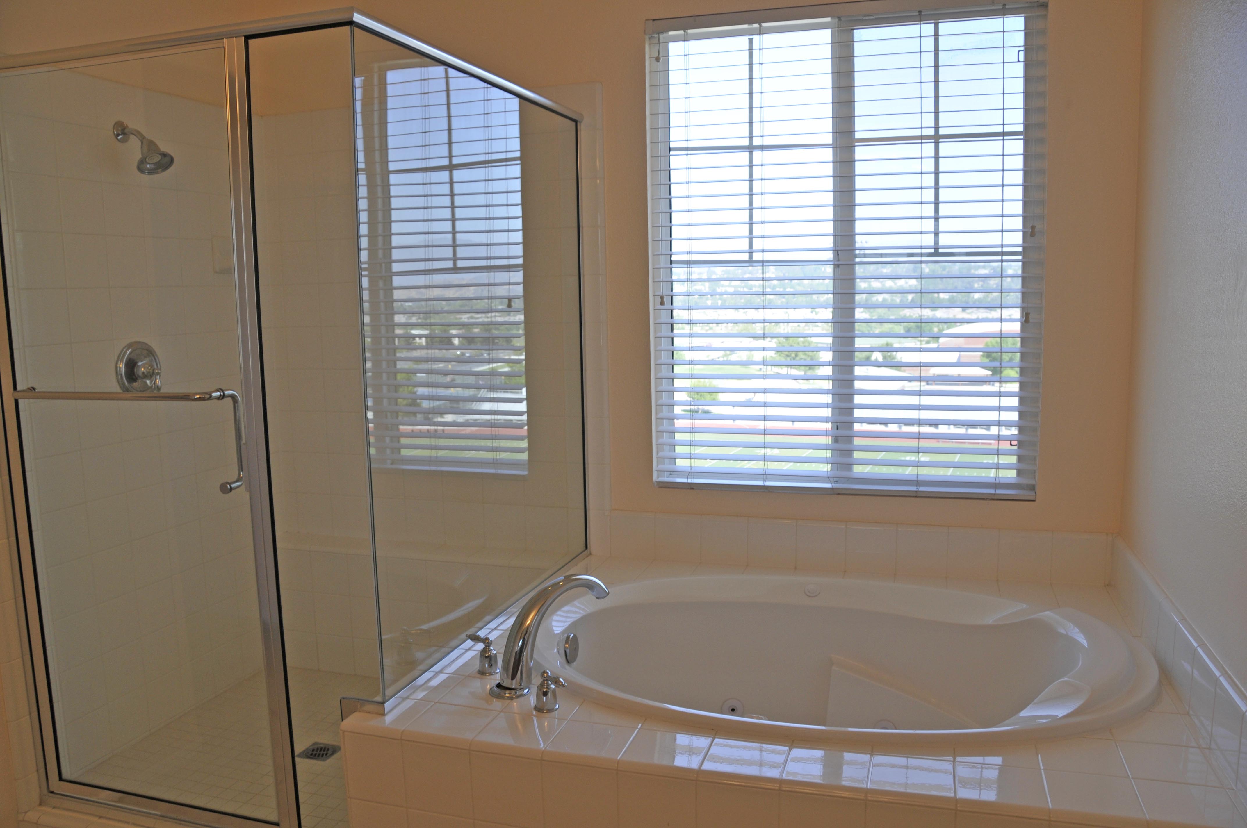 Stunning 3 Bedroom Home For Sale in Valencia! (Mariposa) Team House