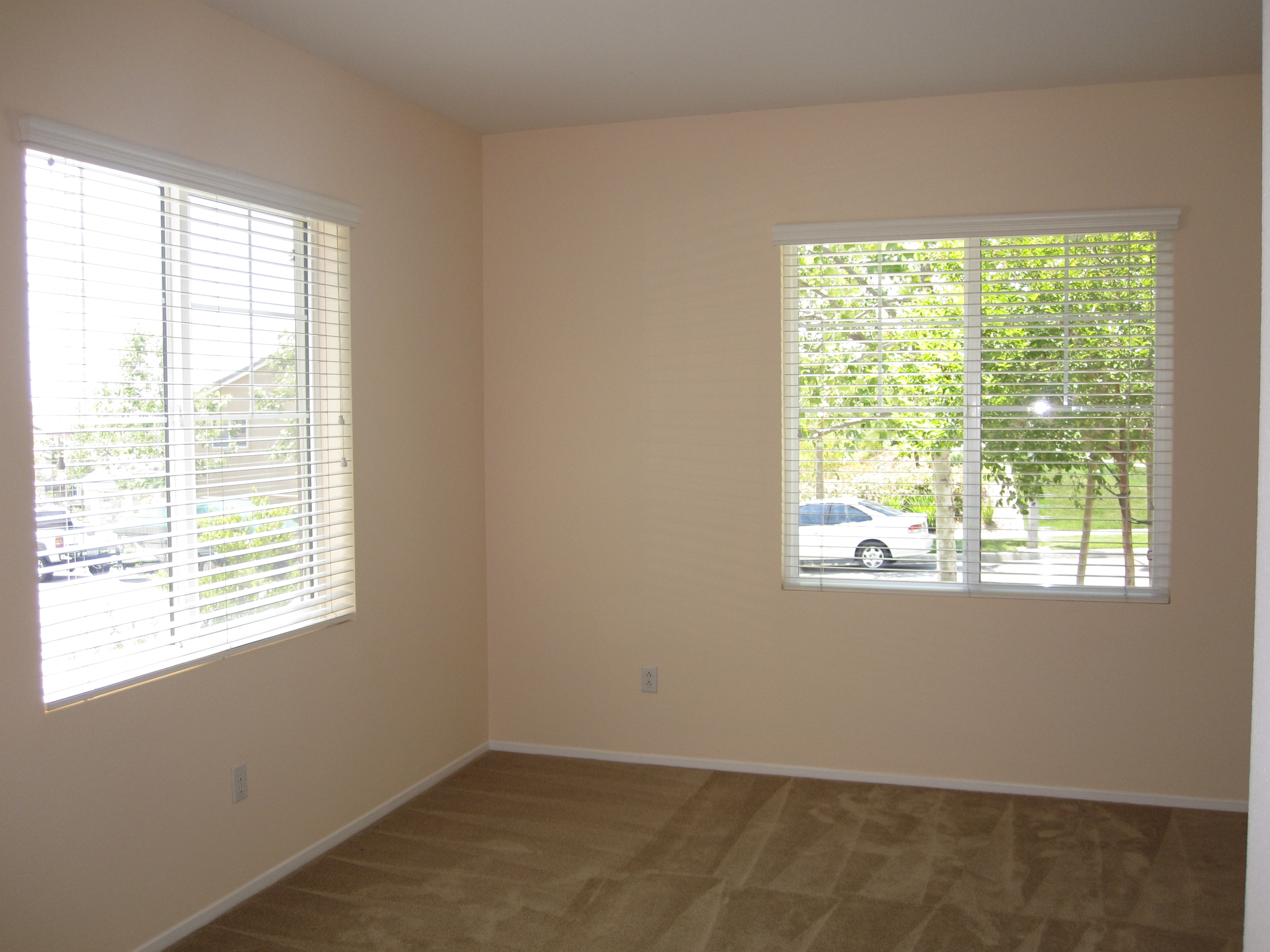 Stunning 3 Bedroom Home For Sale in Valencia! (Mariposa) Team House