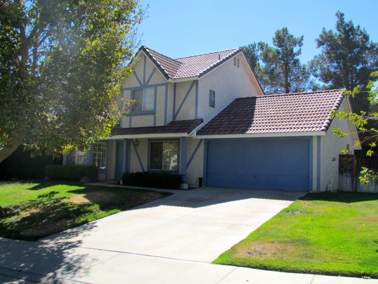 Exquisite 3 Bedroom Home For Sale In Palmdale! (Paxton) Team House